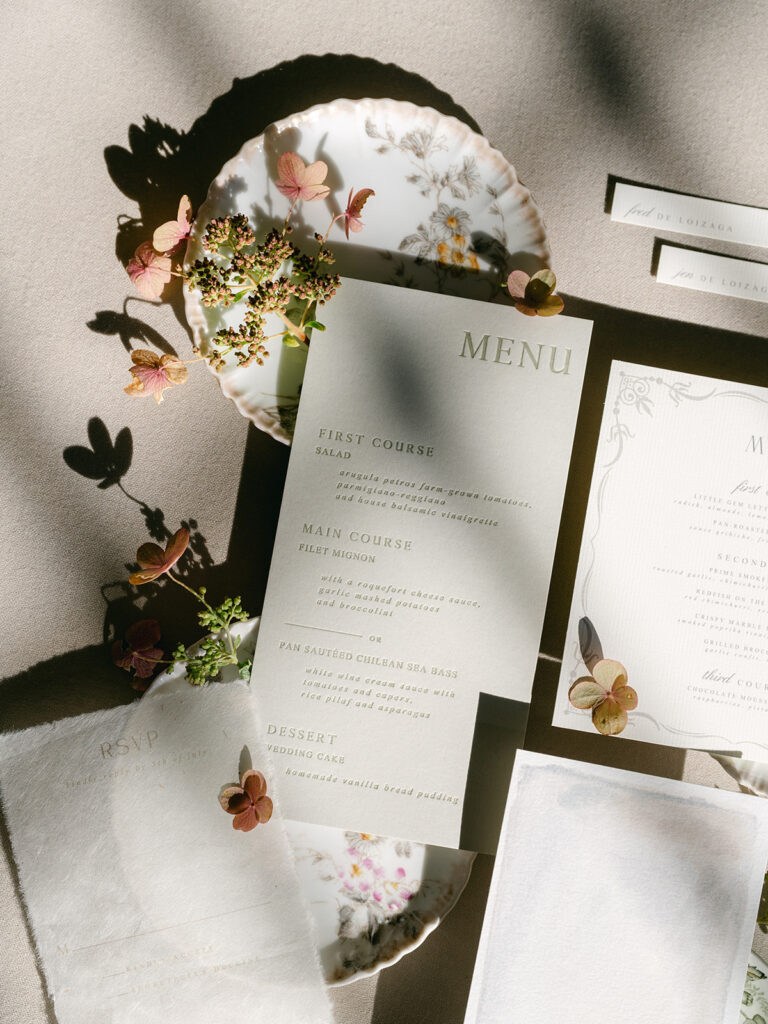 epoch design's minimalist but sleek menu stationary.